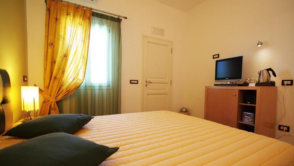 Efharis Hotel Kamares  Eksteriør billede